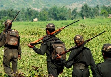मुख्यधारा की ओर 16 नक्सलियों का कदम, 15 लाख का इनामी कमांडर भी डालेगा हथियार