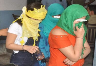 Ranchi: गेस्ट हाउस में चल रहा था देह व्यापार का धंधा, बंगाल की तीन युवतियां और दो पुरुष गिरफ्तार,मुख्य दलाल राजन फरार… Ranchi: गेस्ट हाउस में चल रहा था देह व्यापार का धंधा, बंगाल की तीन युवतियां और दो पुरुष गिरफ्तार,मुख्य दलाल राजन फरार…