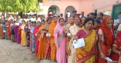 बिहार में पहले चरण की 4 सीटों पर वोटिंग:बूथों पर मतदाताओं की लंबी कतार….लोगों में उत्साह…