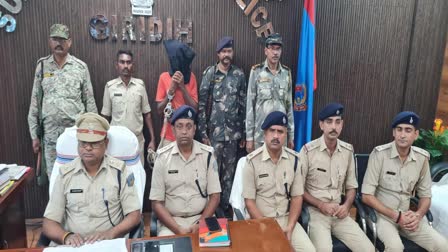 गिरिडीह:माँ और भाई को गोली मारकर फरार आरोपी पुलिस के हत्थे चढ़ा,अवैध हथियार भी बरामद