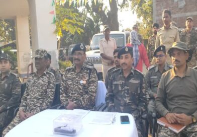 नक्सली दंपति पुलिस के हत्थे चढ़ा…एक करोड़ के इनामी प्रयाग मांझी उर्फ विवेक के दस्ते में शामिल था…