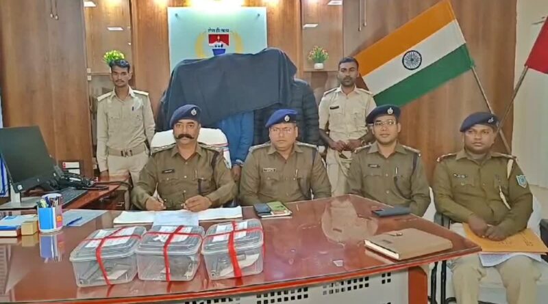 चतरा पुलिस ने हथियार के साथ टीपीसी के तीन सदस्य को किया गिरफ्तार, बड़ी घटना को अंजाम देने की थी योजना