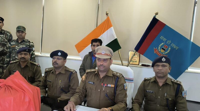 Ranchi: पुलिस ने दवा दुकान में छापेमारी कर प्रतिबंधित नशीली दवा के साथ एक आरोपी को किया गिरफ्तार