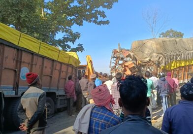 दो ट्रकों में हुई आमने-सामने भिडंत, दो की मौत, दो घायल