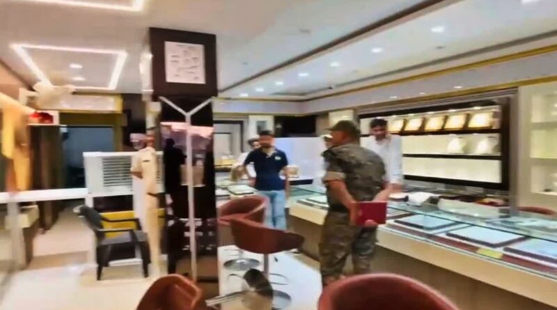 Ranchi:जेवर दुकान में हथियार के बल पर लाखों की लूट,दुकानदार हुआ घायल…घटना को अंजाम देकर अपराधी आराम से भाग निकला…