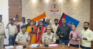 रामगढ़ पुलिस ने लौटाए एक दर्जन से ज्यादा मोबाइल,खोए हुए फोन पाकर लोगों के चेहरे पर आई मुस्कान