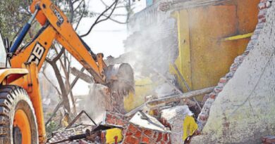 राँची में सपनों के आशियाने पर चला प्रशासन का बुलडोजर,विरोध में सड़क जाम…