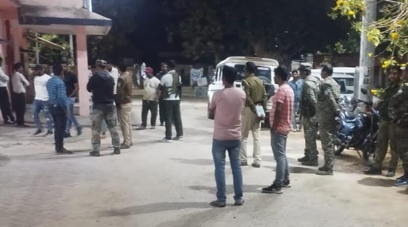 कर्रा में अपराधियों ने बाप-बेटे पर चलाया ताबड़तोड़ गोली, पिता की मौत, बेटा की हालत गंभीर