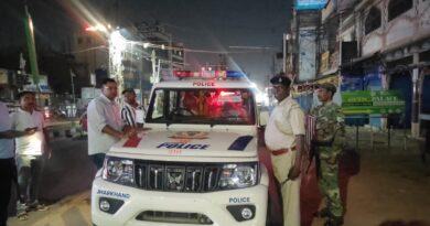 राँची एसएसपी राकेश रंजन देर रात अचानक सड़कों पर उतरे, सुरक्षा व्यवस्था का लिया जायजा, एक पुलिस पदाधिकारी सस्पेंड…