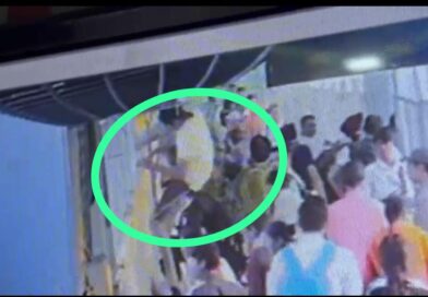 राँची रेलवे स्टेशन पर बड़ा हादसा:ट्रेन की छत पर चढ़ा युवक,हाइटेंशन तार की चपेट में आने से बुरी तरह झुलसा..स्थिति गंभीर राँची रेलवे स्टेशन पर बड़ा हादसा:ट्रेन की छत पर चढ़ा युवक,हाइटेंशन तार की चपेट में आने से बुरी तरह झुलसा..स्थिति गंभीर