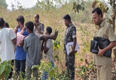 दो पत्नियों की झगड़े से परेशान पति ने पेड़ से लटककर दे दी जान