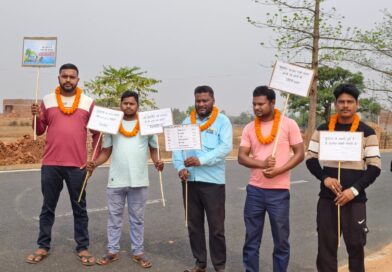 जामताड़ा:संकट मोचन सेवा समिति ने हेलमेट जागरूकता अभियान चलाया,वाहन चालकों से यातायात नियमों का पालन करने की अपील की..