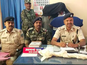 अवैध-संबंध का राज ना खुले इसलिए कुल्हाड़ी से मारकर की गई थी बुजुर्ग की हत्या..दो गिरफ्तार अवैध-संबंध का राज ना खुले इसलिए कुल्हाड़ी से मारकर की गई थी बुजुर्ग की हत्या..दो गिरफ्तार