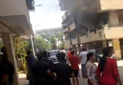 राँची के सेल सिटी में एक फ्लैट में लगी भीषण आग,बच्चों की समझदारी से टला बड़ा हादसा,फ्लैट में फंसी महिलाओं को जेसीबी से निकाला…