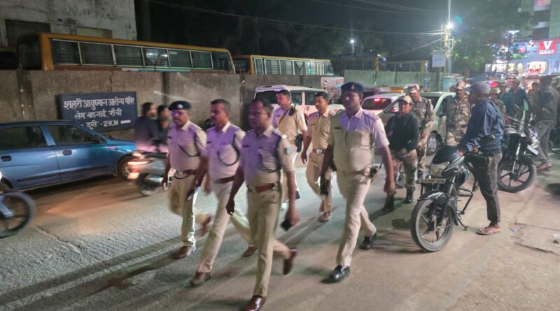 झारखण्ड में त्योहारों पर सुरक्षा व्यवस्था कड़ी: 10 हजार अतिरिक्त जवान तैनात,चप्पे-चप्पे पर निगरानी… झारखण्ड में त्योहारों पर सुरक्षा व्यवस्था कड़ी: 10 हजार अतिरिक्त जवान तैनात,चप्पे-चप्पे पर निगरानी…