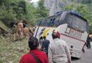 बद्रीनाथ से लौट रहे झारखण्ड के श्रद्धालुओं पर मंडराया खतरा, पत्थर बना 32 जिंदगियों का रक्षक