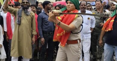 सुरक्षा की कमान संभालते-संभालते दिखाया तलवार का हुनर, छा गईं इंस्पेक्टर दीपिका प्रसाद