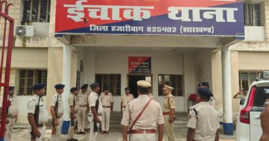 ईचाक थाना का एसपी ने किया निरीक्षण, लंबित मामलों के शीघ्र निष्पादन और फरार आरोपियों की गिरफ्तारी के दिए निर्देश