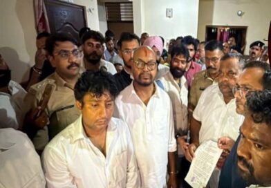 जमशेदपुर: हिमांशु सिंह हत्याकांड में परिजनों की मांगों पर प्रशासन की मुहर, अंतिम संस्कार का रास्ता हुआ साफ जमशेदपुर: हिमांशु सिंह हत्याकांड में परिजनों की मांगों पर प्रशासन की मुहर, अंतिम संस्कार का रास्ता हुआ साफ