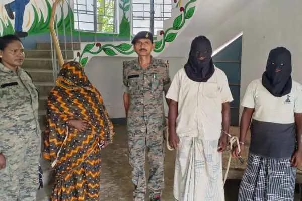 पाकुड़: पुलिस पर पथराव कर हिरासत से आरोपी छुड़ाया,माँ-बेटा समेत तीन गिरफ्तार पाकुड़: पुलिस पर पथराव कर हिरासत से आरोपी छुड़ाया,माँ-बेटा समेत तीन गिरफ्तार