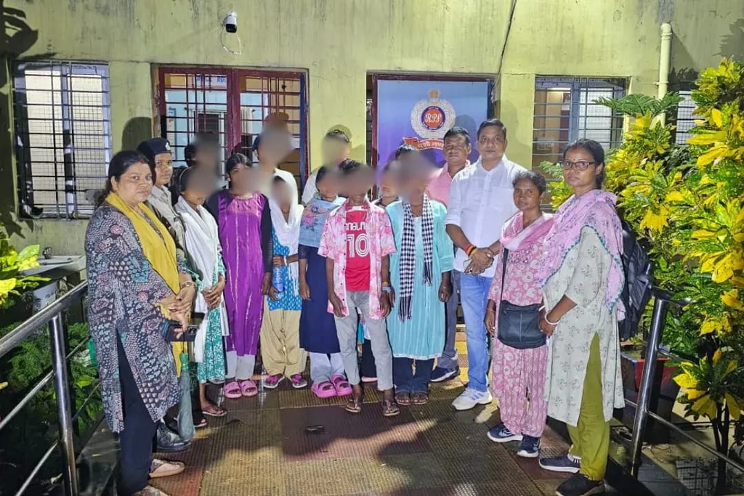 स्टेशन से तमिलनाडु जाने की तैयारी में मिले 11 नाबालिग, चक्रधरपुर में संयुक्त अभियान से हुआ रेस्क्यू