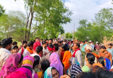 पलामू में ‘कातिल फरार’ की अफवाह से बवाल, सड़क जाम… फिर वीडियो कॉल ने बदल दी पूरी तस्वीर पलामू में ‘कातिल फरार’ की अफवाह से बवाल, सड़क जाम… फिर वीडियो कॉल ने बदल दी पूरी तस्वीर
