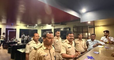 धनबाद में देर रात बियर बारों पर पुलिस का बड़ा एक्शन, SSP के निर्देश पर ताबड़तोड़ छापेमारी