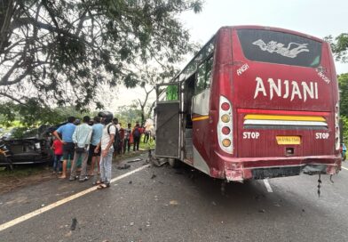 खूंटी में भीषण सड़क हादसा: रॉन्ग साइड से आ रही XUV 700 ने बस को मारी जोरदार टक्कर, कार के उड़े परखच्चे खूंटी में भीषण सड़क हादसा: रॉन्ग साइड से आ रही XUV 700 ने बस को मारी जोरदार टक्कर, कार के उड़े परखच्चे
