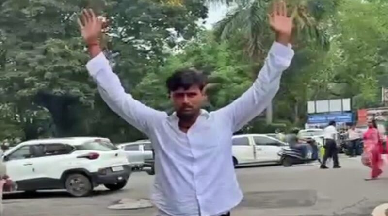 पुलिस के बढ़ते दबाव के आगे झुका आरोपी: हिमांशु सिंह हत्याकांड में राहुल दुबे ने किया सरेंडर पुलिस के बढ़ते दबाव के आगे झुका आरोपी: हिमांशु सिंह हत्याकांड में राहुल दुबे ने किया सरेंडर
