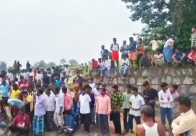 रामगढ़: नाले में तैरती मिली युवक की लाश, किनारे खड़ी बाइक बयां कर रही कोई गहरी साजिश…जांच में जुटी है पुलिस रामगढ़: नाले में तैरती मिली युवक की लाश, किनारे खड़ी बाइक बयां कर रही कोई गहरी साजिश…जांच में जुटी है पुलिस