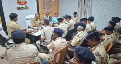 हजारीबाग:एसपी ने बड़कागांव थाना की कार्यशैली की समीक्षा की, लंबित मामलों के त्वरित निष्पादन का दिया निर्देश