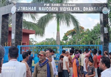 नवोदय में रैगिंग का बवाल: छात्र से कथित मारपीट पर फूटा गुस्सा, स्कूल पहुंच गए सैकड़ों अभिभावक