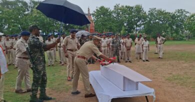 सड़क हादसे में घायल आरक्षी नरेश कुमार यादव ने भी तोड़ा दम, पुलिस केंद्र हजारीबाग में सम्मान के साथ दी गई अंतिम सलामी