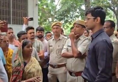 दुमका:पूर्व सीएम के आप्त सचिव के भतीजे के घर वन विभाग की छापेमारी, घंटों चली तलाशी दुमका:पूर्व सीएम के आप्त सचिव के भतीजे के घर वन विभाग की छापेमारी, घंटों चली तलाशी