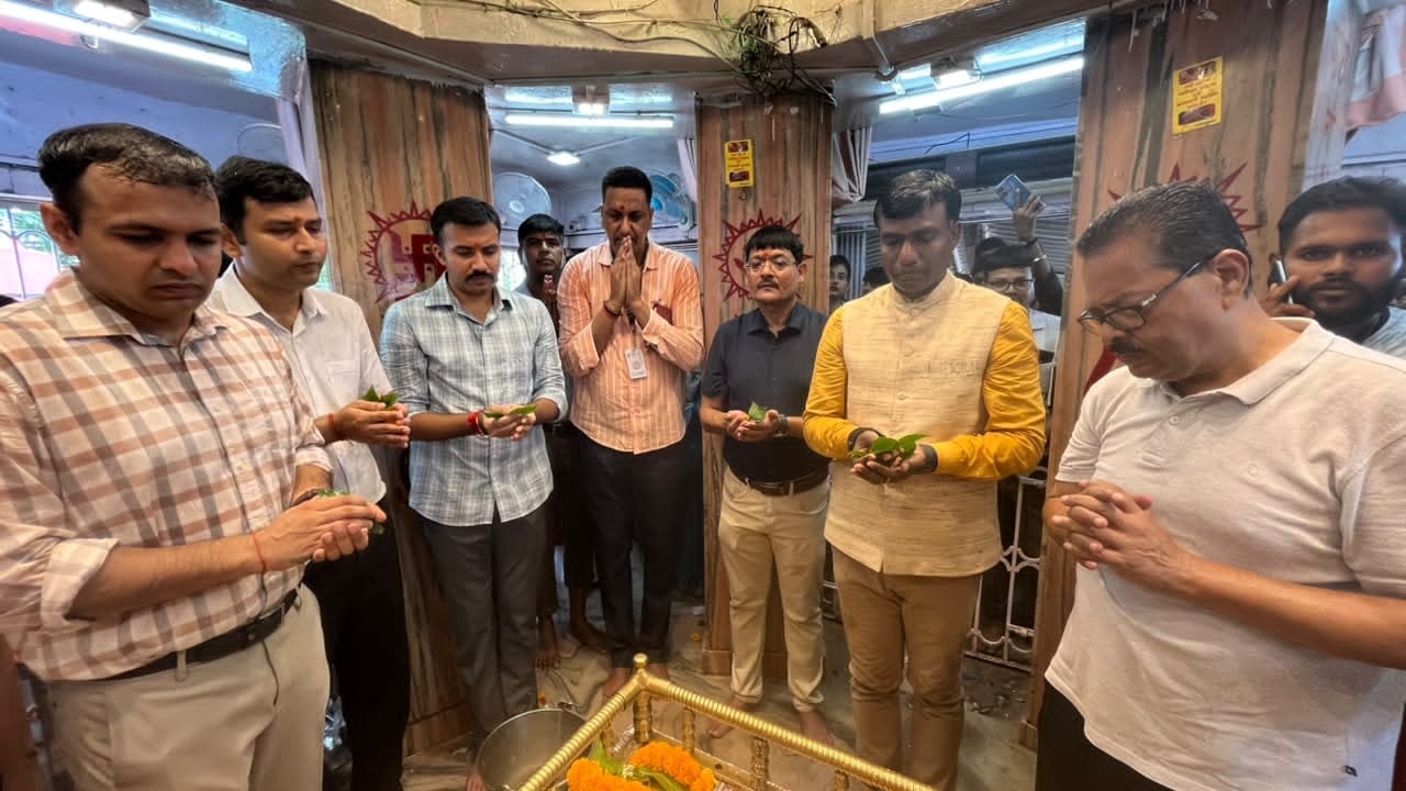 राँची के पहाड़ी मंदिर में सावन की तैयारियां तेज: उपायुक्त मंजूनाथ भजन्त्री ने किया निरीक्षण, कांच (शीशे) की पूजन सामग्री पर लगा पूर्ण प्रतिबंध