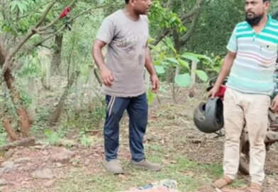 चाईबासा: कबाड़ी व्यवसायी की बेरहमी से हत्या, शव को पत्थर से बांधकर कारो नदी में फेंका चाईबासा: कबाड़ी व्यवसायी की बेरहमी से हत्या, शव को पत्थर से बांधकर कारो नदी में फेंका