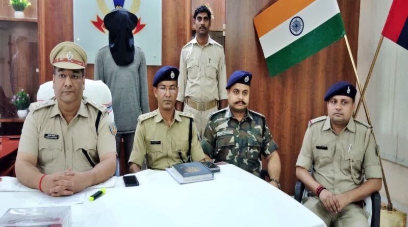 चतरा पुलिस की बड़ी कामयाबी: 60 लाख की ज्वेलरी चोरी का खुलासा, गुलगुलिया गिरोह का सक्रिय सदस्य गिरफ्तार चतरा पुलिस की बड़ी कामयाबी: 60 लाख की ज्वेलरी चोरी का खुलासा, गुलगुलिया गिरोह का सक्रिय सदस्य गिरफ्तार