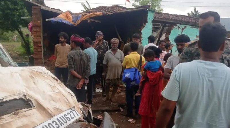 बेकाबू रफ्तार का कहर: लातेहार में घर में घुसी स्कॉर्पियो, चालक और महिला समेत दो की मौत, कई घायल बेकाबू रफ्तार का कहर: लातेहार में घर में घुसी स्कॉर्पियो, चालक और महिला समेत दो की मौत, कई घायल