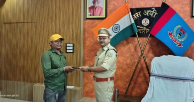हजारीबाग पुलिस की बड़ी सफलता: CEIR पोर्टल के माध्यम से 139 गुम मोबाइल बरामद, वास्तविक मालिकों को किए गए सुपुर्द