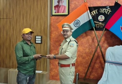 हजारीबाग पुलिस की बड़ी सफलता: CEIR पोर्टल के माध्यम से 139 गुम मोबाइल बरामद, वास्तविक मालिकों को किए गए सुपुर्द
