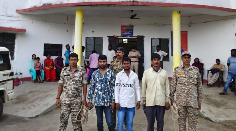 ओरमांझी डकैती कांड का खुलासा: पुलिस जांच में ‘सशस्त्र डकैती’ और लाखों की लूट की दावों की निकली हवा, 3 चोर गिरफ्तार, घटना में प्रयुक्त एक टेम्पू और दो मोबाइल बरामद– ओरमांझी डकैती कांड का खुलासा: पुलिस जांच में ‘सशस्त्र डकैती’ और लाखों की लूट की दावों की निकली हवा, 3 चोर गिरफ्तार, घटना में प्रयुक्त एक टेम्पू और दो मोबाइल बरामद–