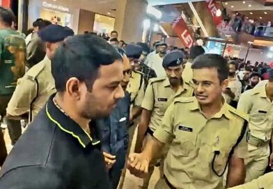पटना में छात्र आंदोलन के बाद बड़ी कार्रवाई: तेज प्रताप यादव गिरफ्तार, 14 दिन की न्यायिक हिरासत में बेउर जेल भेजे गए पटना में छात्र आंदोलन के बाद बड़ी कार्रवाई: तेज प्रताप यादव गिरफ्तार, 14 दिन की न्यायिक हिरासत में बेउर जेल भेजे गए