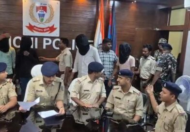 मोबाइल टावरों को निशाना बनाने वाले अंतरजिला गिरोह का भंडाफोड़, 4 गिरफ्तार; लाखों का सामान व कार जब्त मोबाइल टावरों को निशाना बनाने वाले अंतरजिला गिरोह का भंडाफोड़, 4 गिरफ्तार; लाखों का सामान व कार जब्त