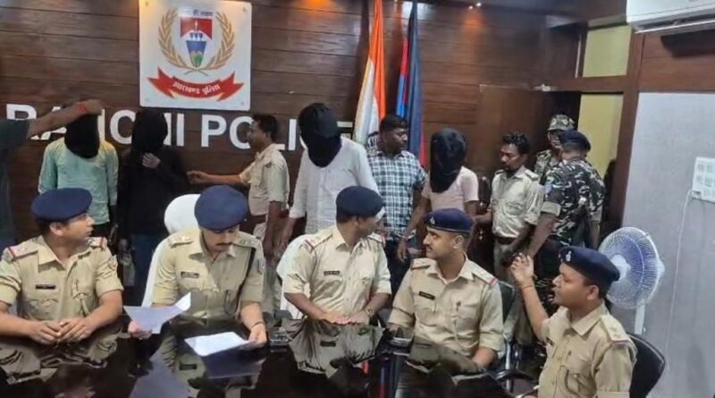 मोबाइल टावरों को निशाना बनाने वाले अंतरजिला गिरोह का भंडाफोड़, 4 गिरफ्तार; लाखों का सामान व कार जब्त