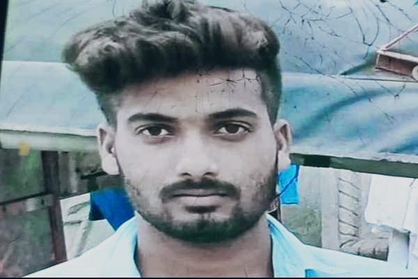 कोडरमा: कथित गलत इंजेक्शन से युवक की मौत, अस्पताल में परिजनों का हंगामा कोडरमा: कथित गलत इंजेक्शन से युवक की मौत, अस्पताल में परिजनों का हंगामा