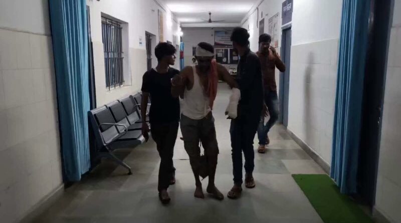 खूंटी में मॉब लिंचिंग!  बकरी चोरी के शक में रातभर जंगल में पेड़ों से बांधकर पीटा, एक युवक की मौत, दो घायल
