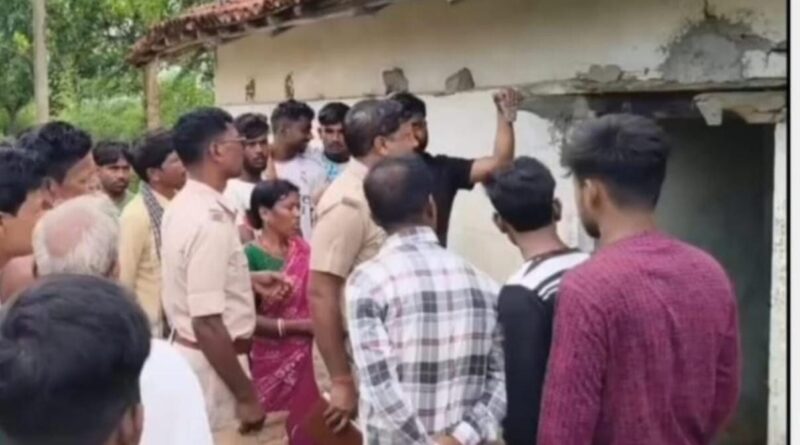 शराब के नशे में सिरफिरे बेटे ने की पिता की कुल्हाड़ी से काटकर हत्या, टुंडी के बादलपुर गाँव में सनसनी