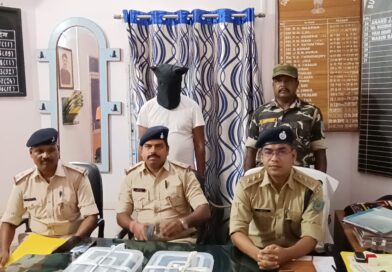 फर्जी वर्दी का रौब, कट्टा और वॉकी-टॉकी के दम पर करता था वसूली, दबोचा गया नकली पुलिस जवान फर्जी वर्दी का रौब, कट्टा और वॉकी-टॉकी के दम पर करता था वसूली, दबोचा गया नकली पुलिस जवान