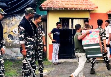 बीरभूम में बालू माफिया पर बड़ी कार्रवाई: मोनिर मंडल के आलीशान घर पर छापा, करोड़ों की नकदी और 15 किलो सोना बरामद बीरभूम में बालू माफिया पर बड़ी कार्रवाई: मोनिर मंडल के आलीशान घर पर छापा, करोड़ों की नकदी और 15 किलो सोना बरामद