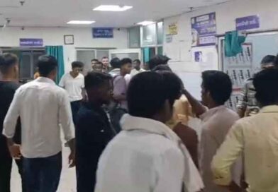 छेड़खानी के विरोध पर खूनी खेल: पलामू में गोलियों की तड़तड़ाहट और चाकूबाजी, दो लोगों को लगी गोली,एक चाकूबाजी में घायल,पुलिस की कार्रवाई जारी…. छेड़खानी के विरोध पर खूनी खेल: पलामू में गोलियों की तड़तड़ाहट और चाकूबाजी, दो लोगों को लगी गोली,एक चाकूबाजी में घायल,पुलिस की कार्रवाई जारी….